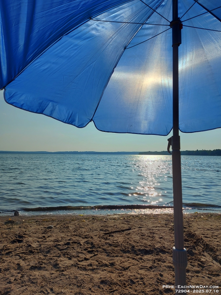 72904ReLe - Thursday evening on the beach at Bass Lake Park